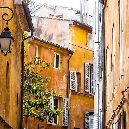 Au Coeur D'aix Avec Balcon Et Parking Apartamento *
